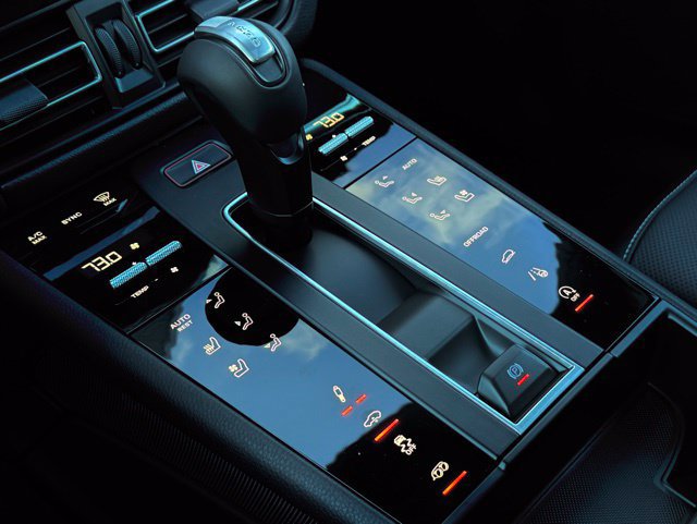 New 2026 Porsche Macan Turbo AWD/4WD image 30