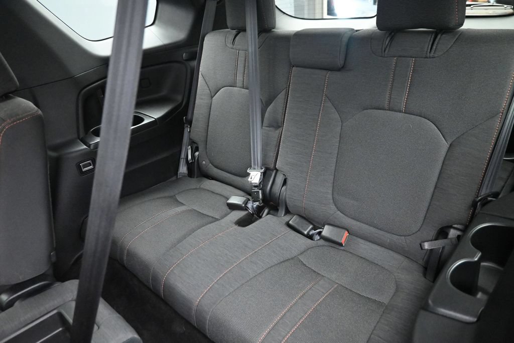 Used 2025 Honda Pilot Sport image 14