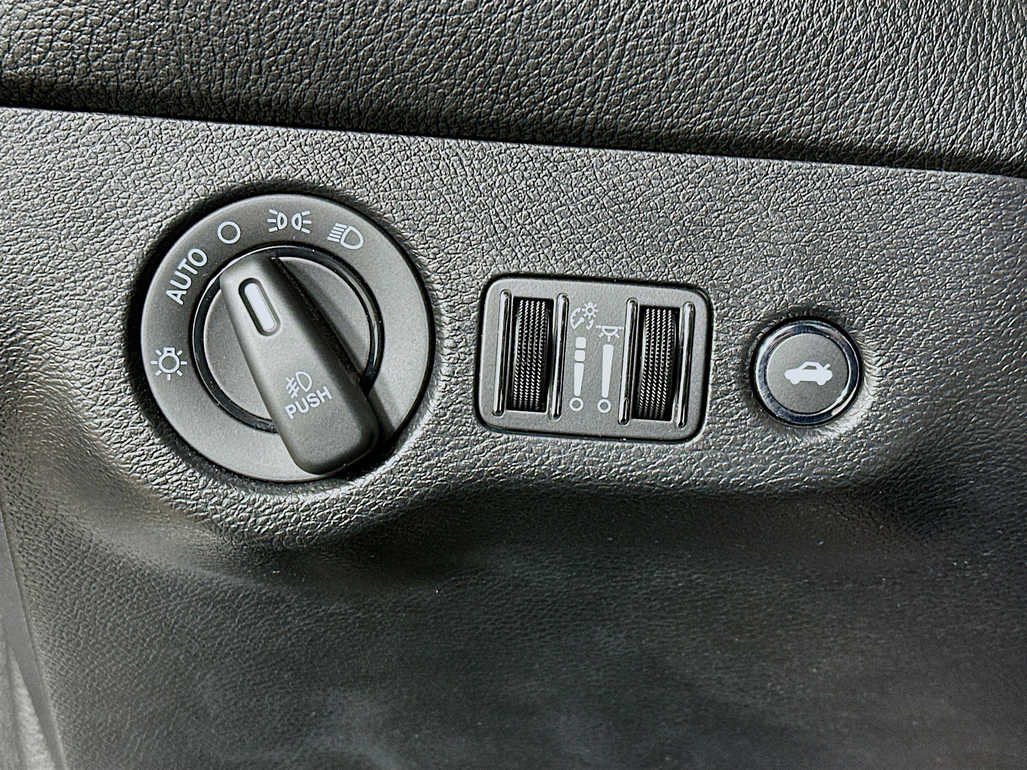 Used 2022 Dodge Challenger R/T w/ Performance Handling Group image 17