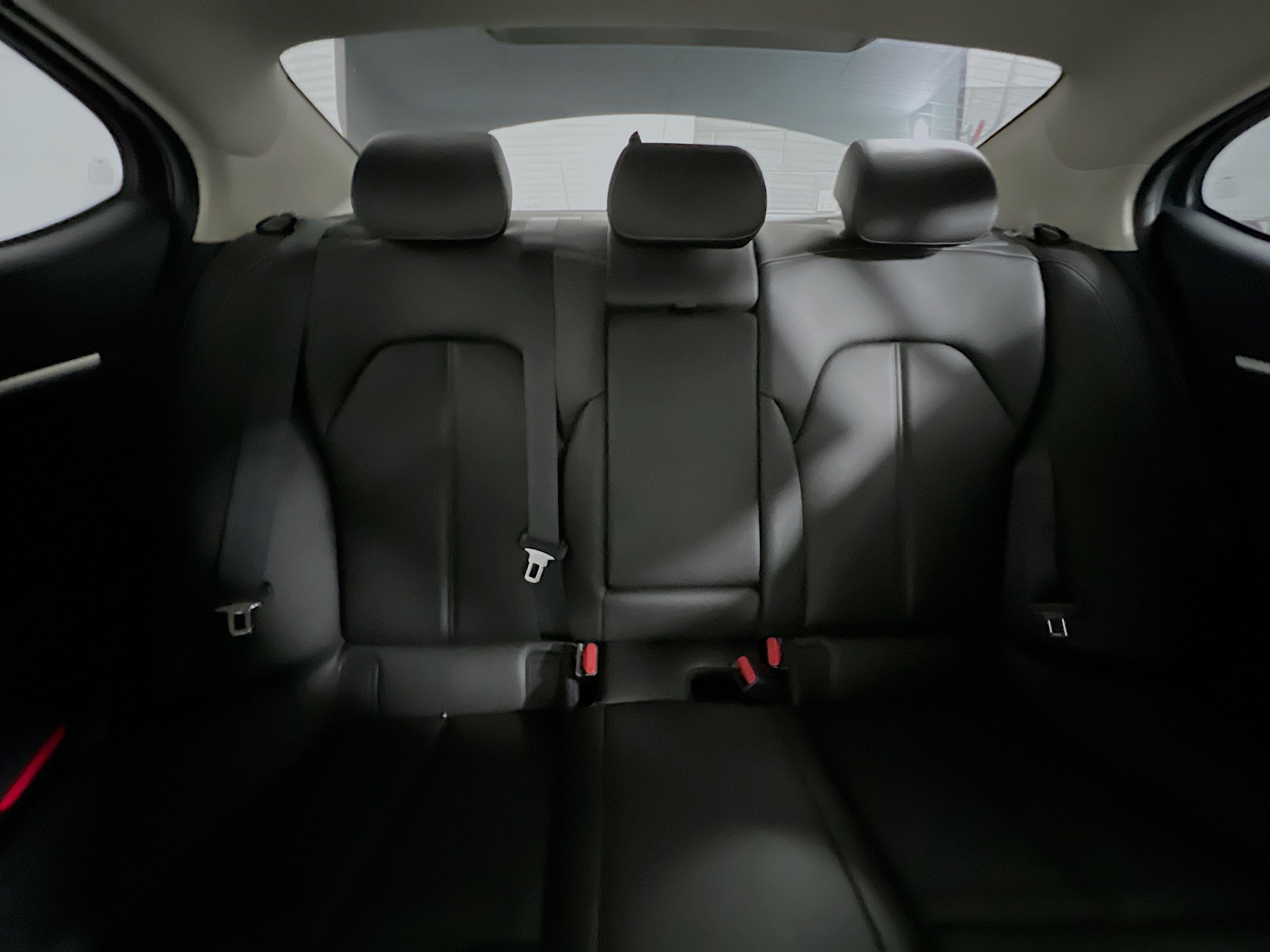 Used 2023 Genesis G70 2.0T image 33