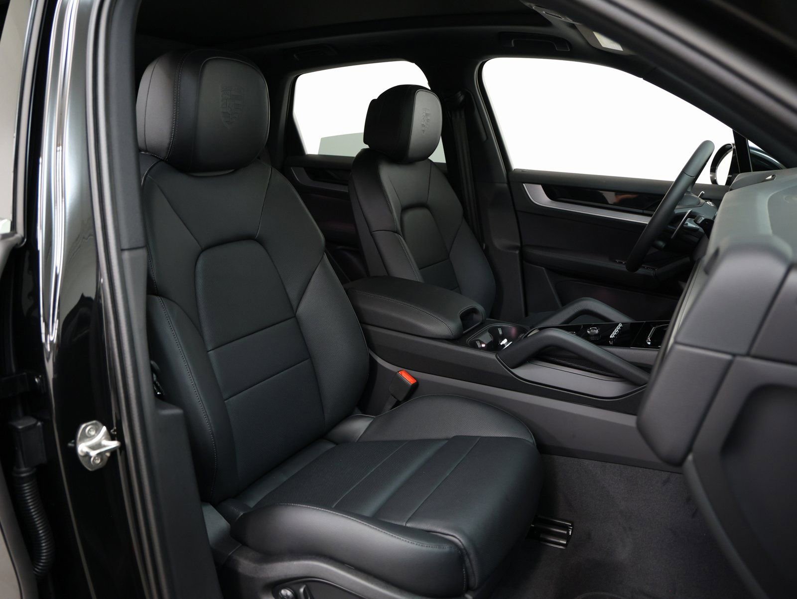 Certified 2025 Porsche Cayenne image 20