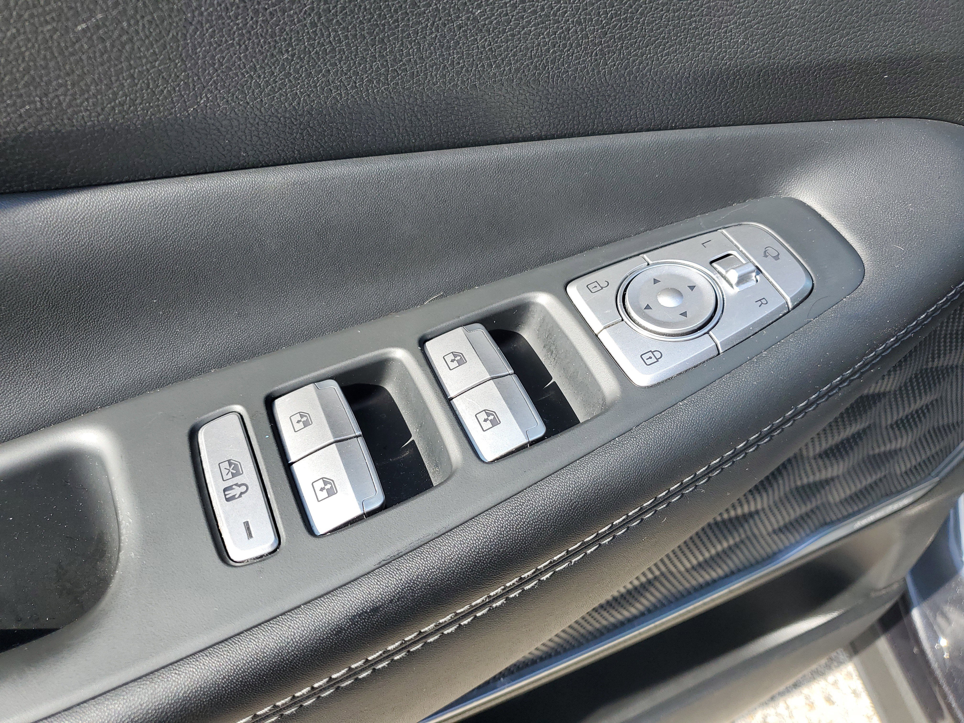 Used 2022 Hyundai Santa Fe Calligraphy image 35