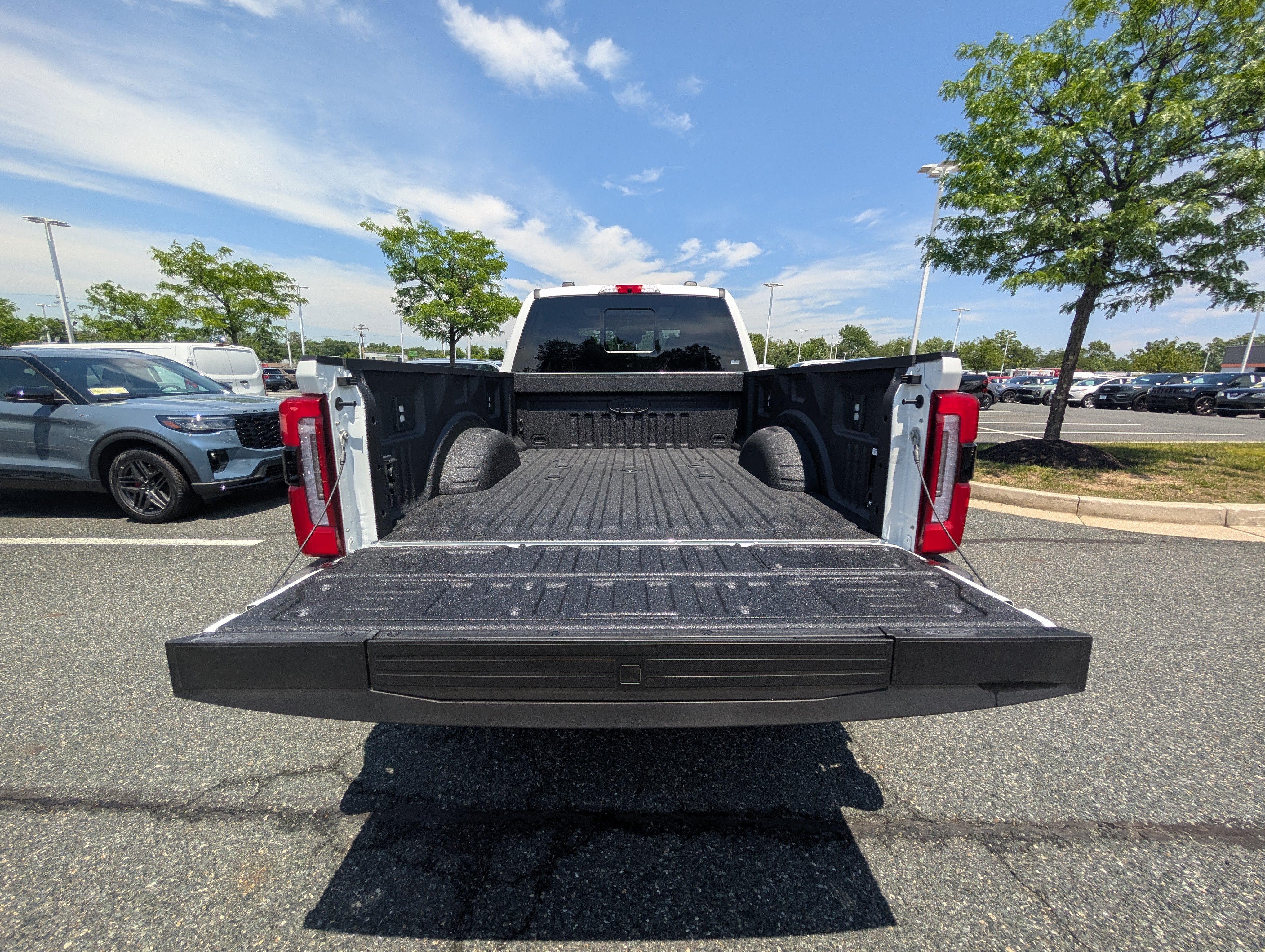 New 2026 Ford F250 Platinum w/ Platinum Plus Package AWD/4WD image 8