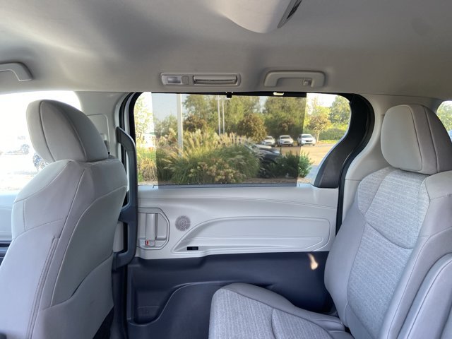 Used 2023 Toyota Sienna LE FWD image 53