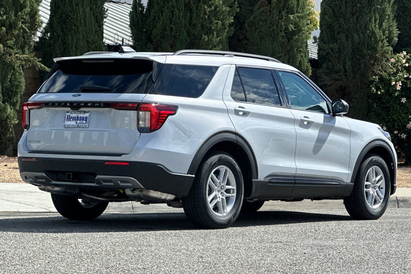 New 2026 Ford Explorer Active RWD image 4