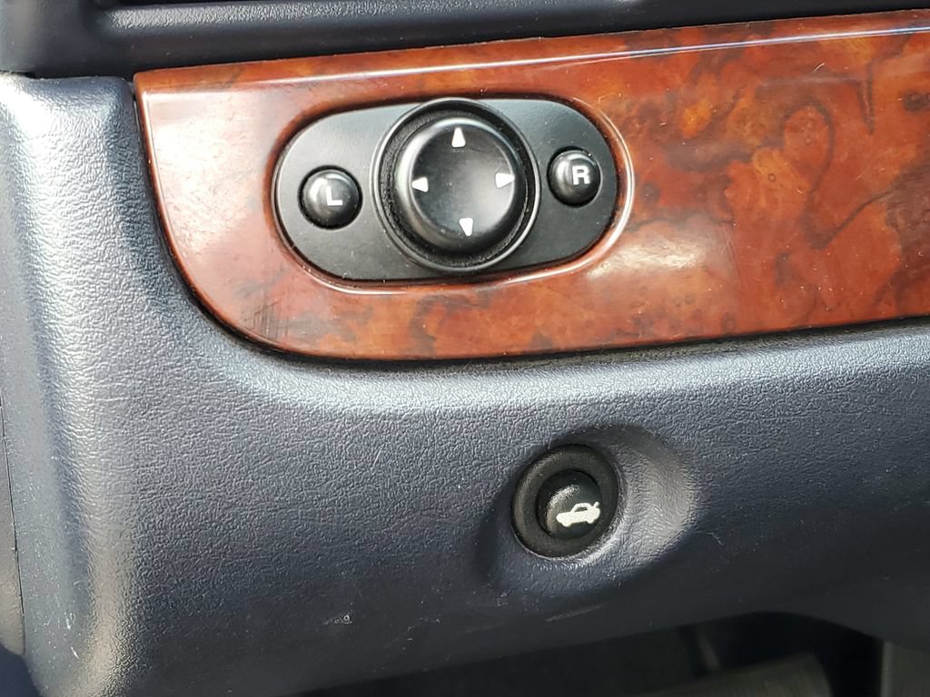 Used 2002 Chrysler Sebring Limited FWD image 8