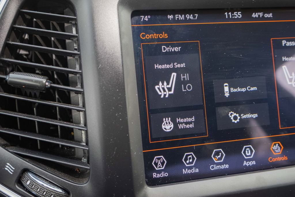 Used 2022 Jeep Cherokee Latitude Lux w/ Mopar Interior Package image 14