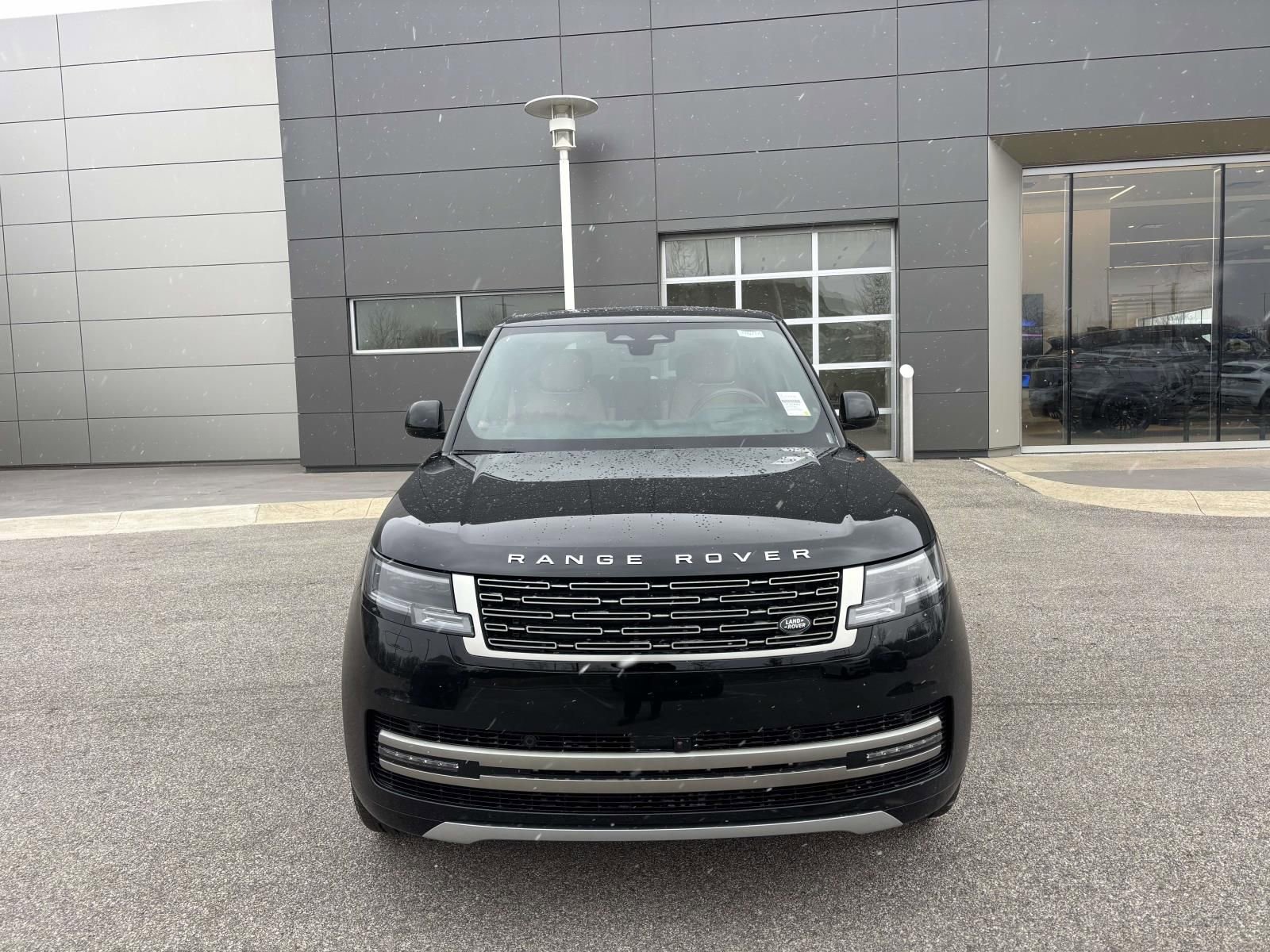 New 2026 Land Rover Range Rover SE image 2