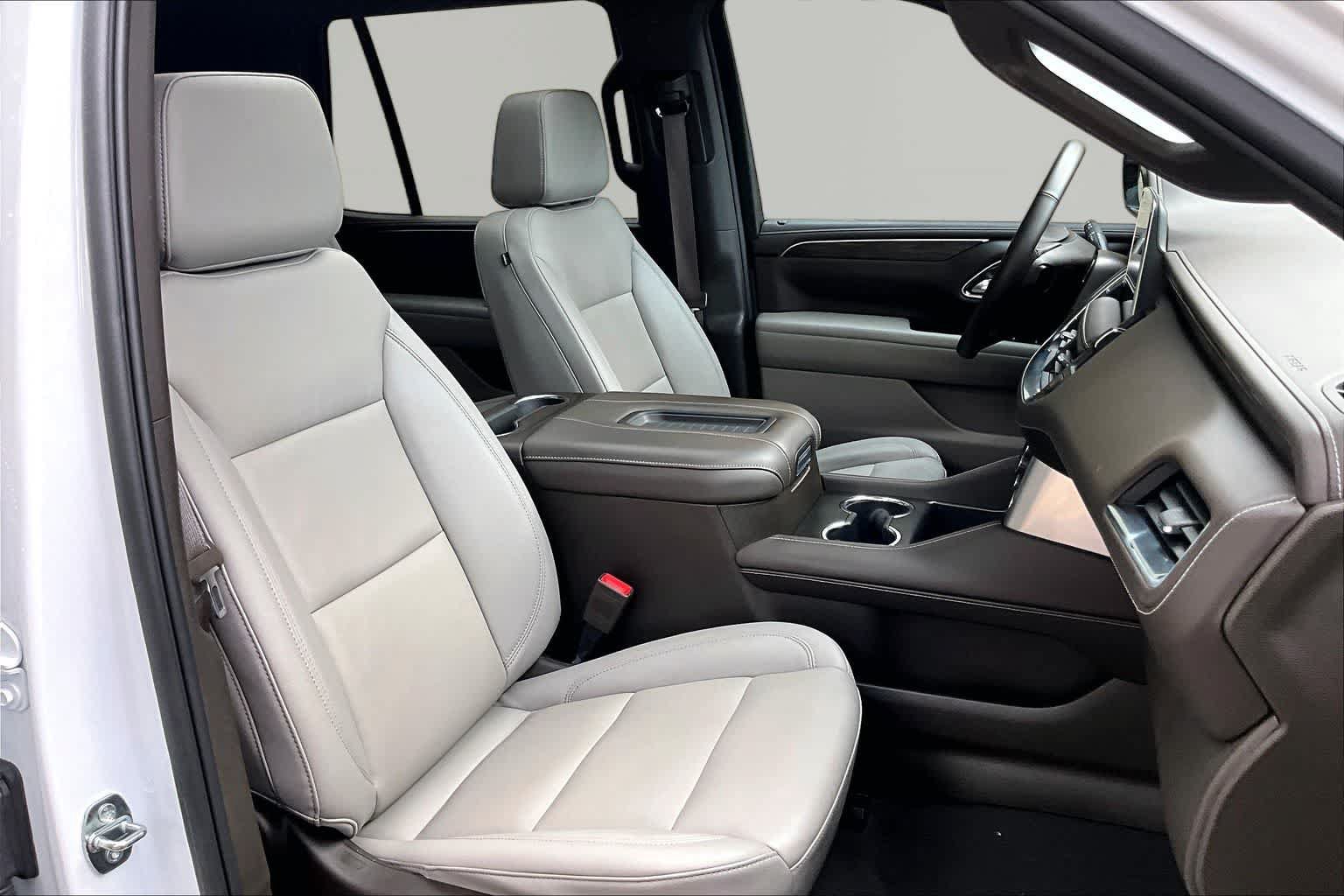 Used 2023 Chevrolet Tahoe Z71 w/ Luxury Package AWD/4WD image 9
