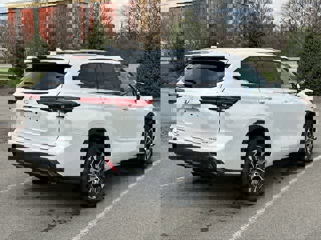 Used 2023 Toyota Highlander XLE image 25