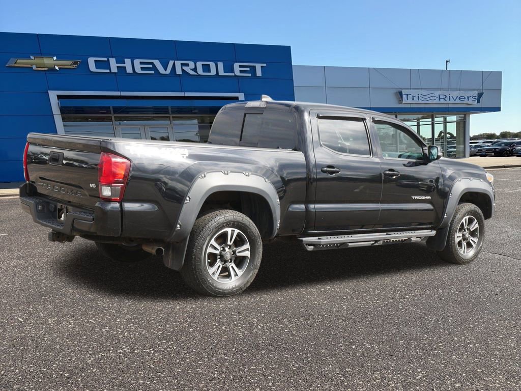 Used 2019 Toyota Tacoma TRD Sport image 5