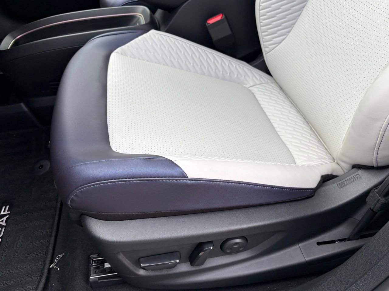 New 2026 Nissan Leaf Platinum+ w/ Cargo Package (Platinum+) image 21