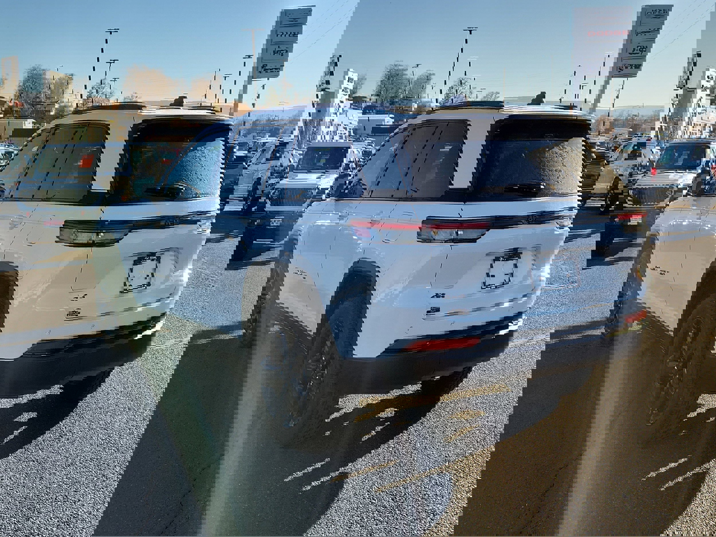 Used 2025 Jeep Grand Cherokee Altitude image 5