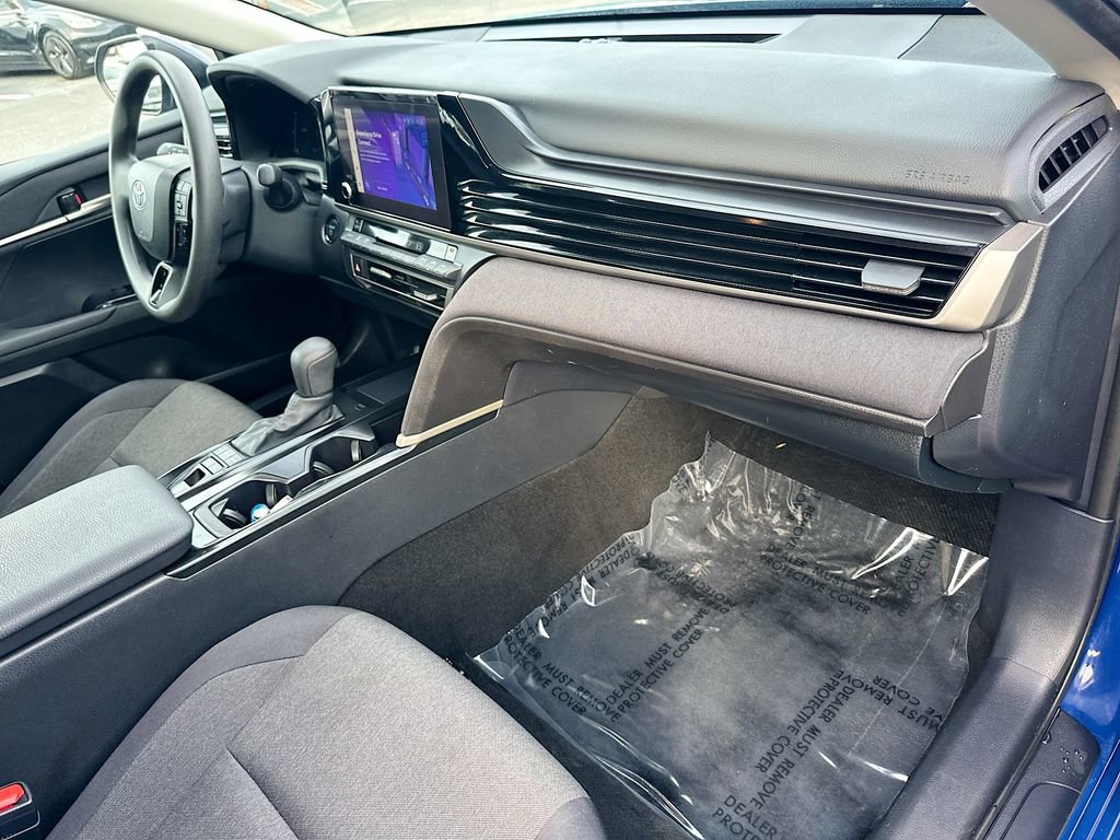 Used 2025 Toyota Camry LE image 27