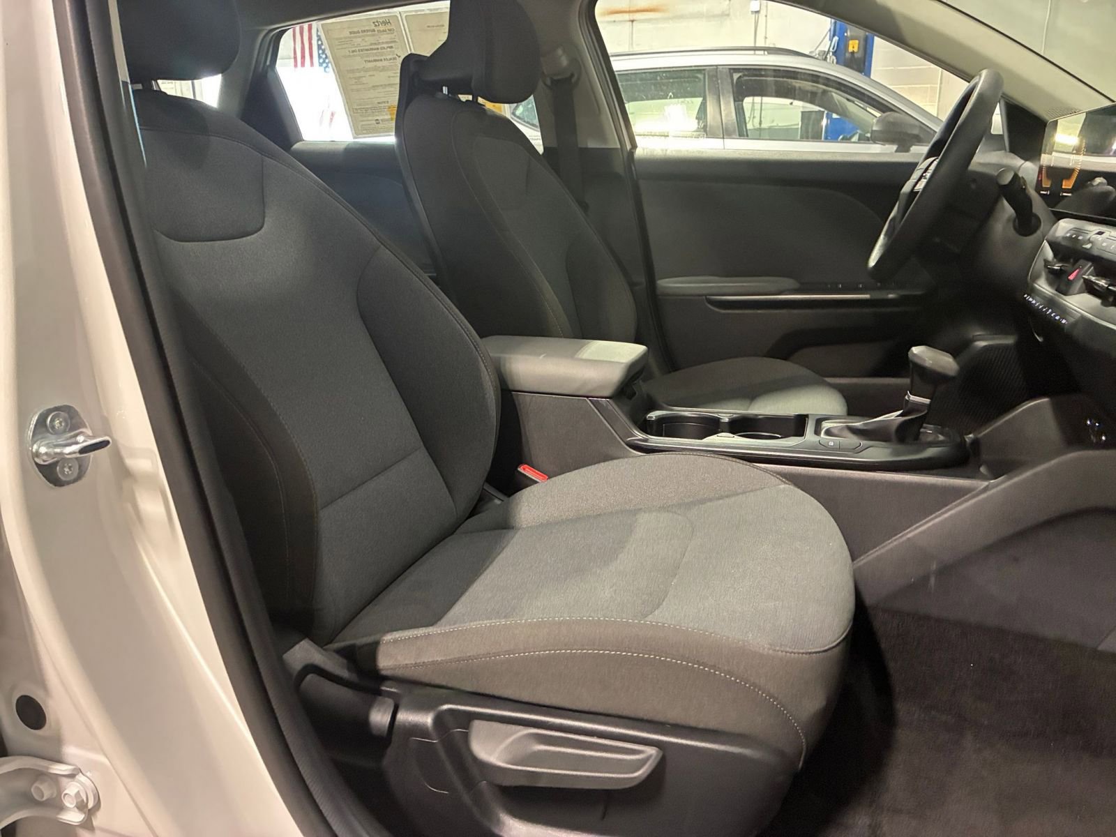 Used 2025 Kia K4 LXS image 27