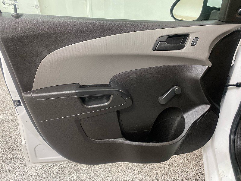 Used 2017 Chevrolet Sonic LT image 9