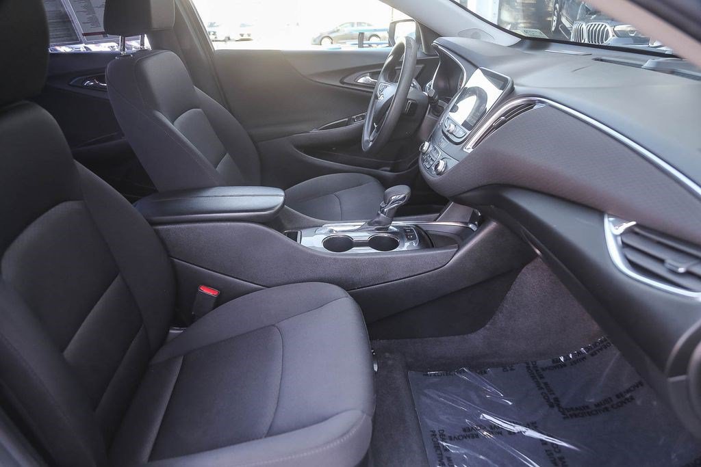 Used 2021 Chevrolet Malibu LT FWD image 15