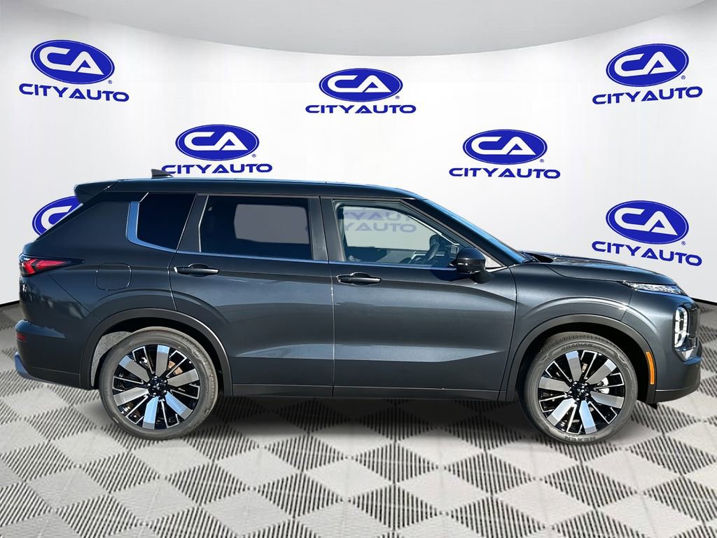 New 2026 Mitsubishi Outlander SE AWD/4WD image 2
