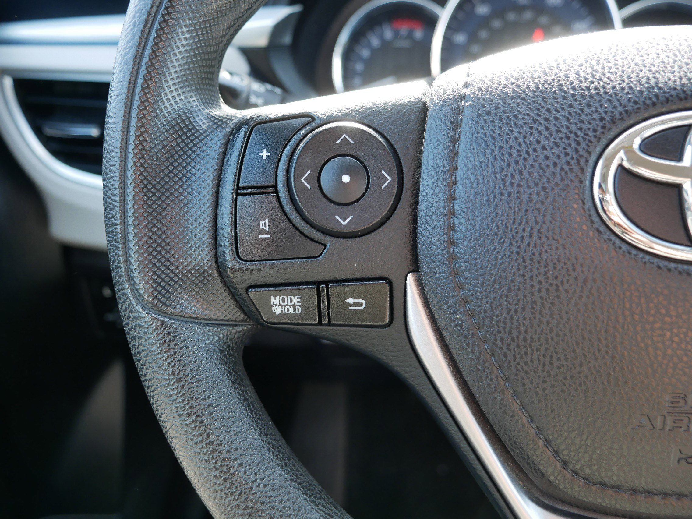 Used 2015 Toyota Corolla LE FWD image 30