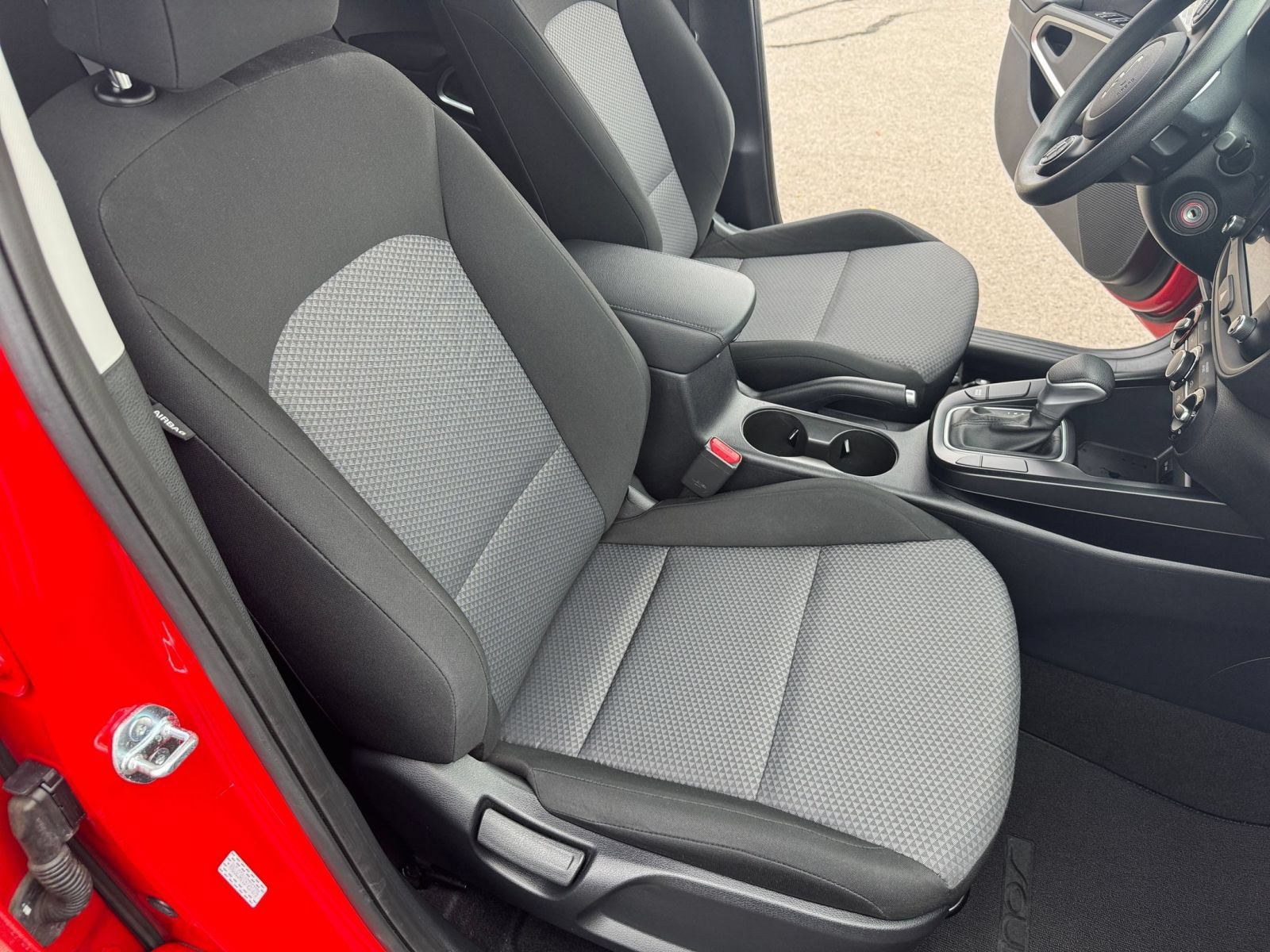 Used 2025 Kia Soul LX w/ LX Technology Package FWD image 33