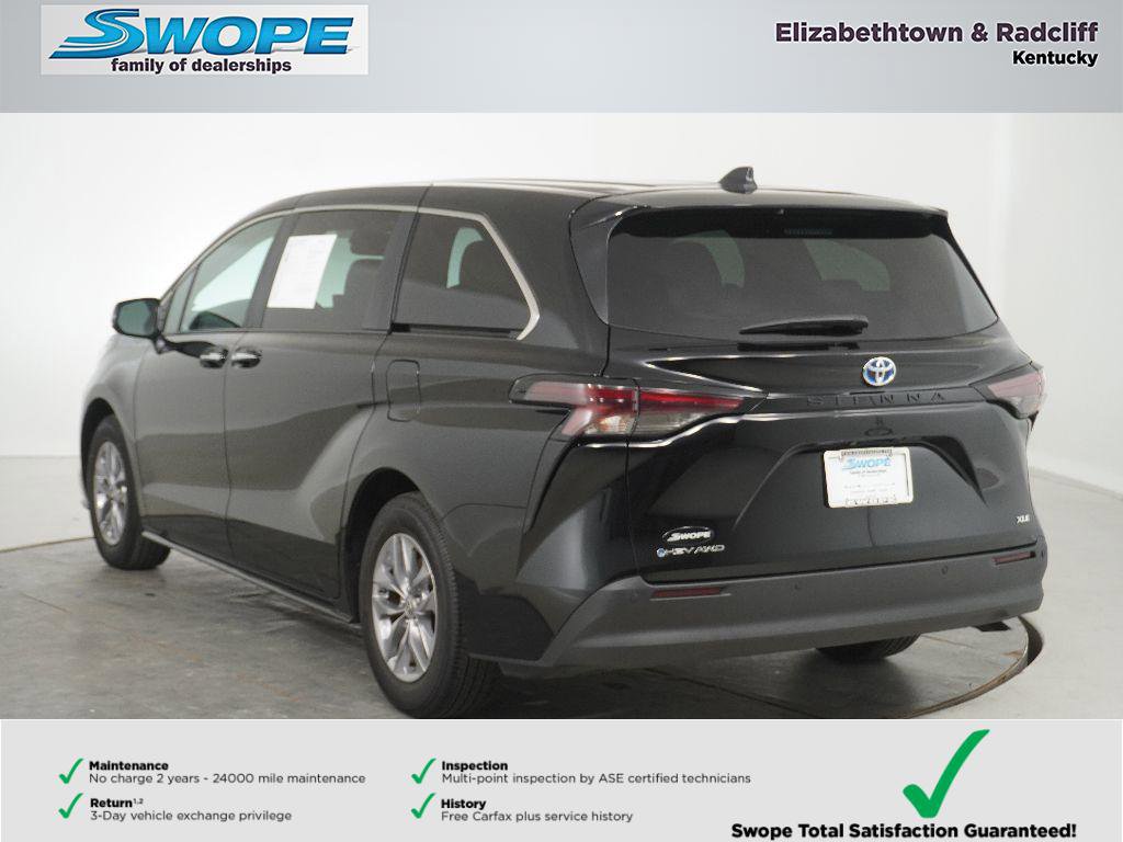 Used 2025 Toyota Sienna XLE image 5