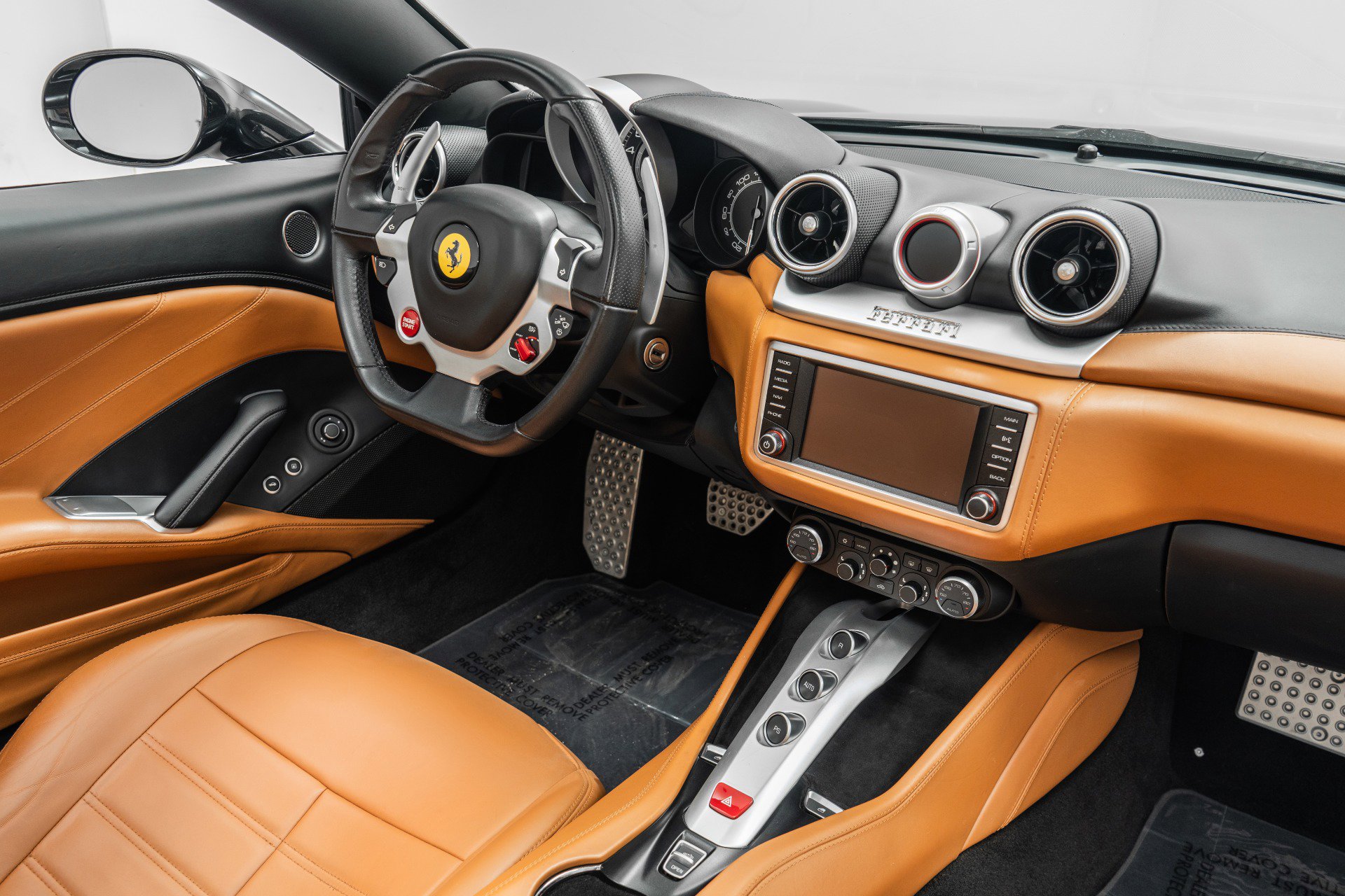 Used 2015 Ferrari California T RWD image 27