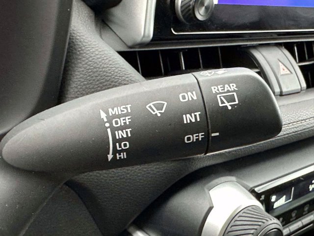 Used 2023 Toyota RAV4 LE AWD/4WD image 29
