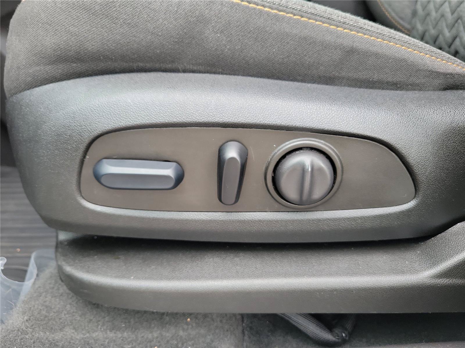 Used 2024 Chevrolet Equinox LT FWD image 20