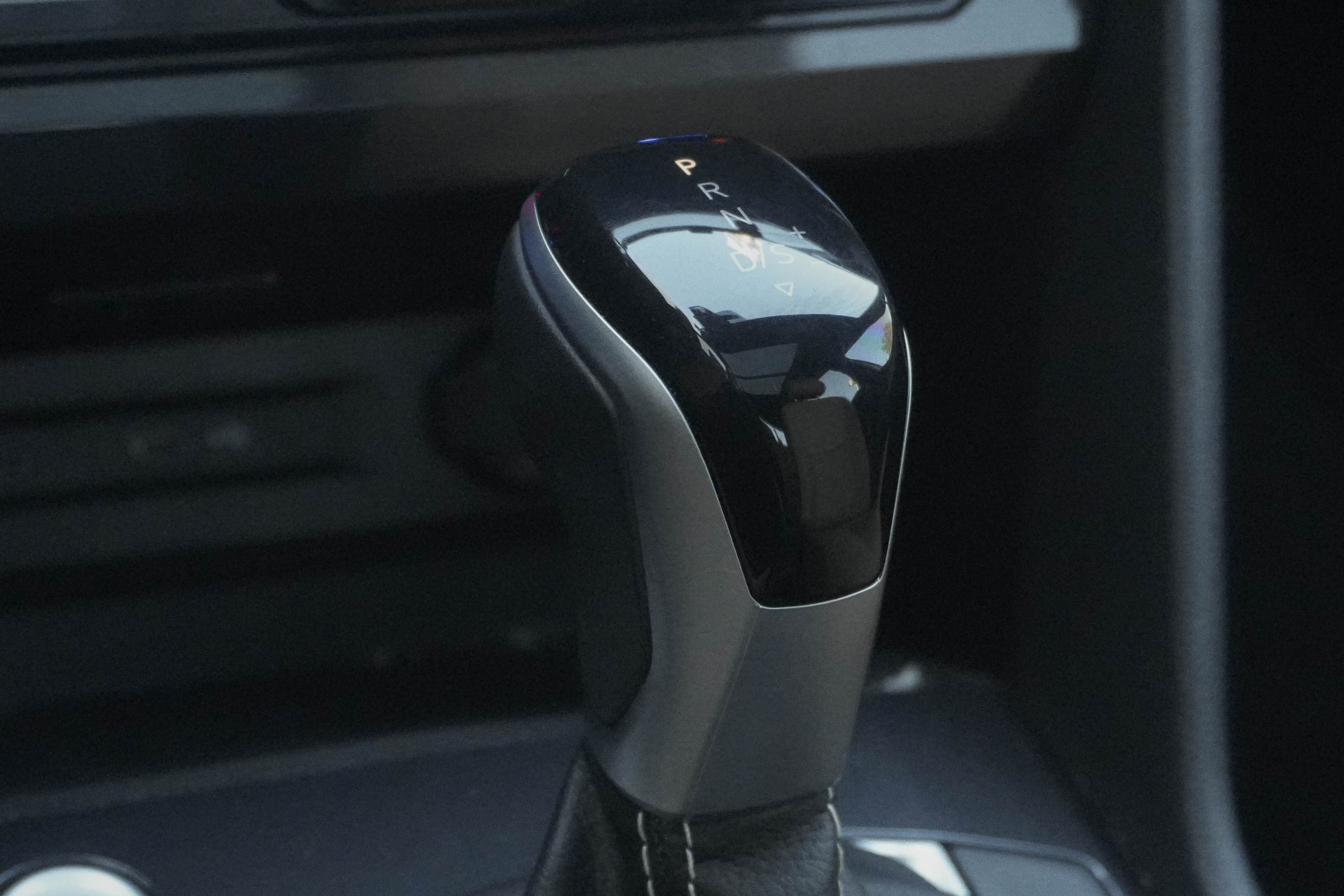 Used 2024 Volkswagen Tiguan SE R-Line image 23