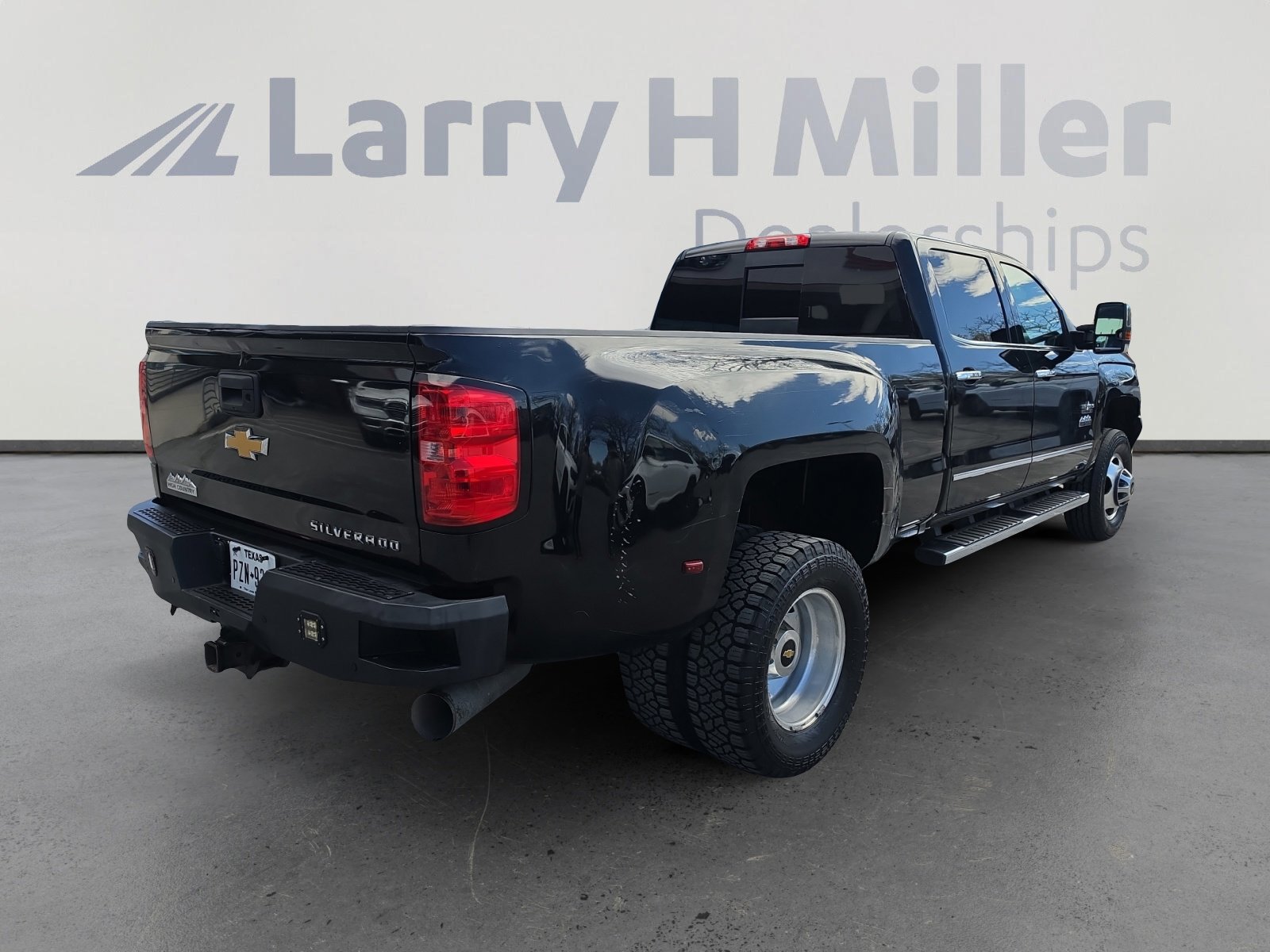 Used 2019 Chevrolet Silverado 3500 High Country w/ Duramax Plus Package image 5