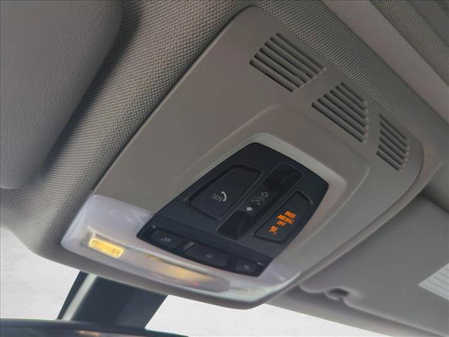 Used 2018 BMW 320i Sedan w/ Convenience Package image 15