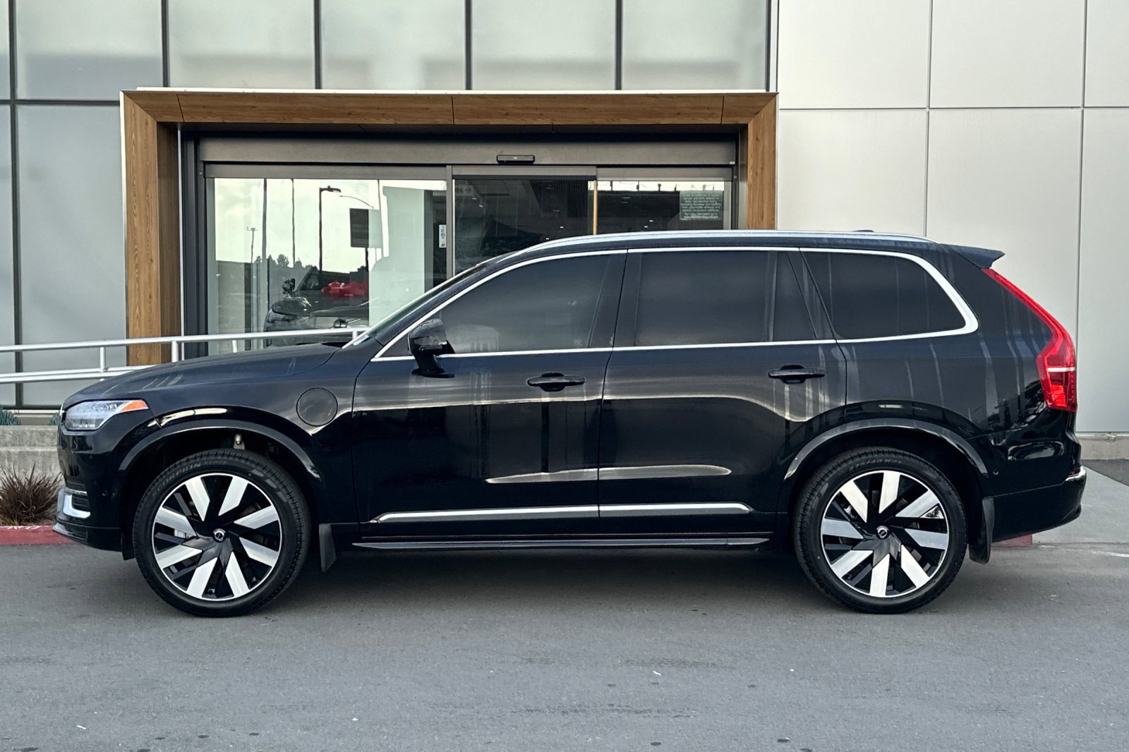 Certified 2025 Volvo XC90 T8 Ultra image 6