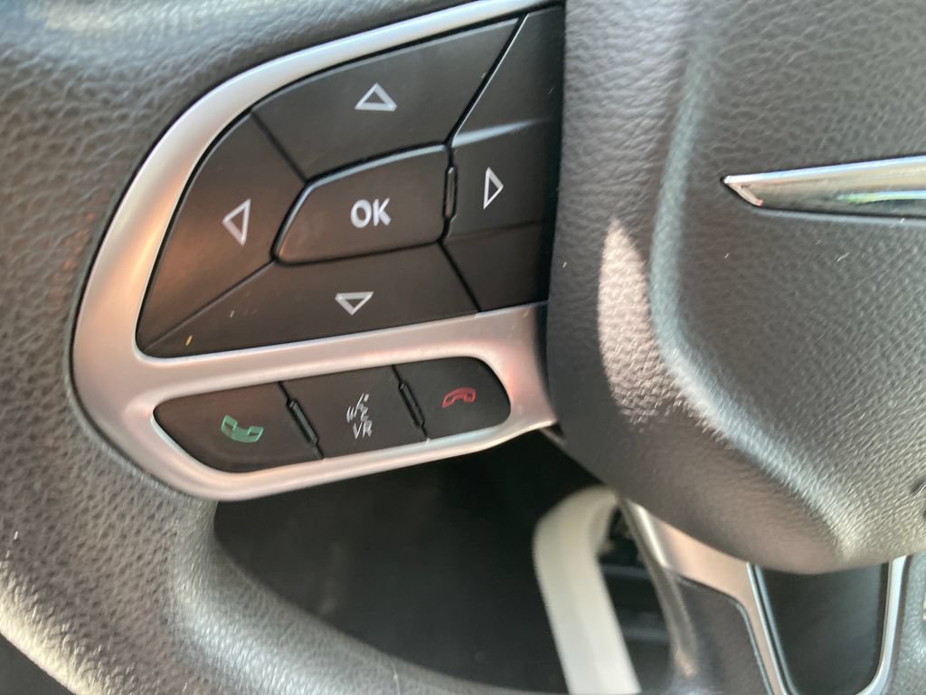 Used 2017 Chrysler Pacifica Touring FWD image 42