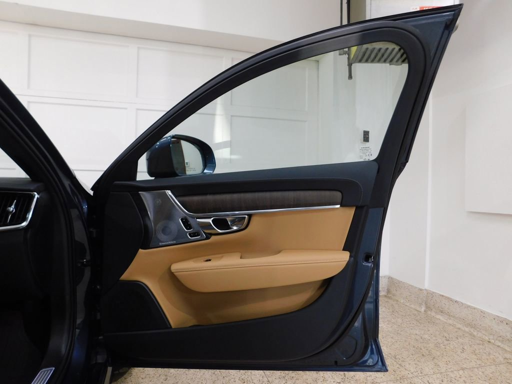 Used 2026 Volvo V90 B6 Cross Country Ultra image 93