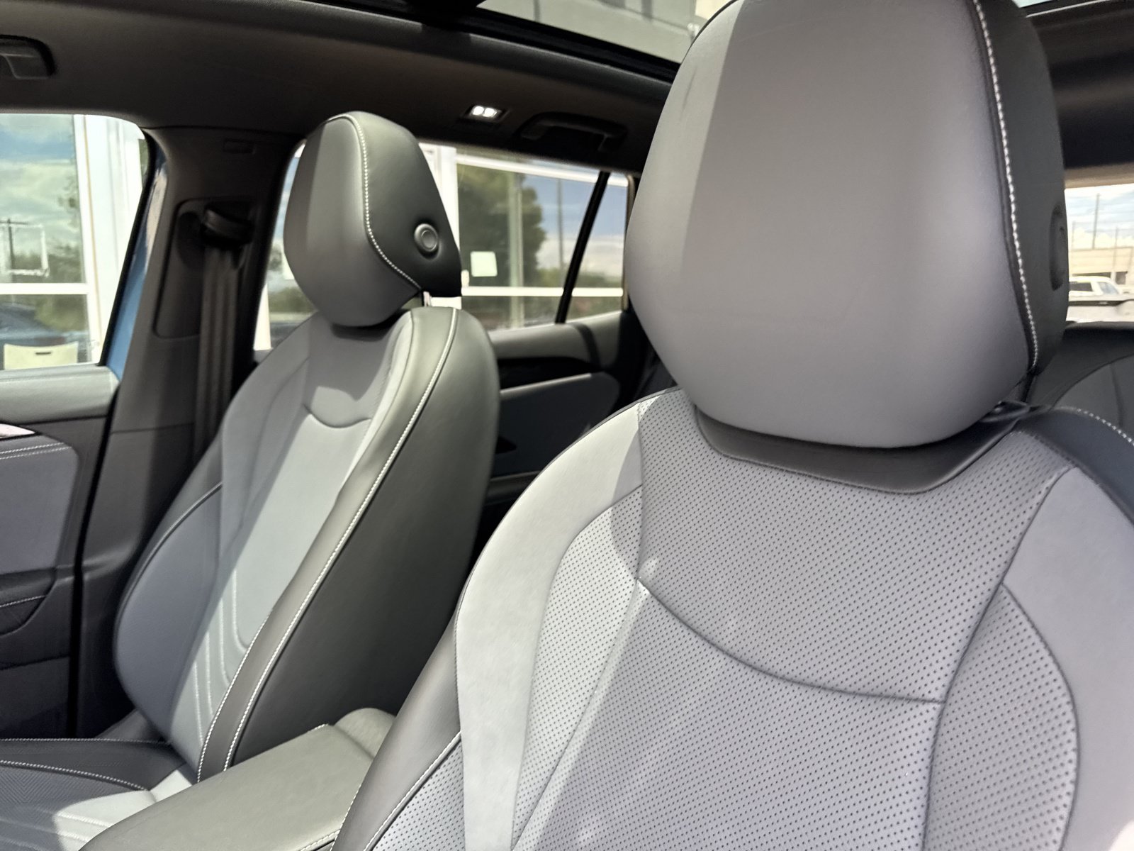 New 2026 Volkswagen Tiguan SE R-Line FWD image 15