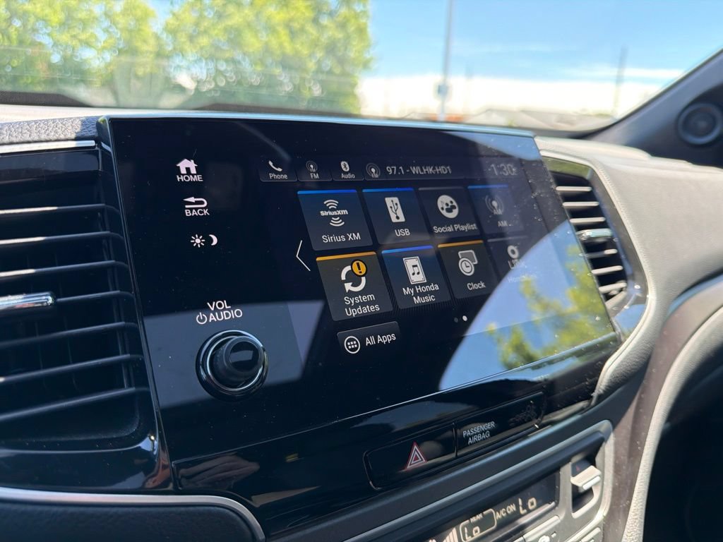 Certified 2025 Honda Passport EX-L image 32