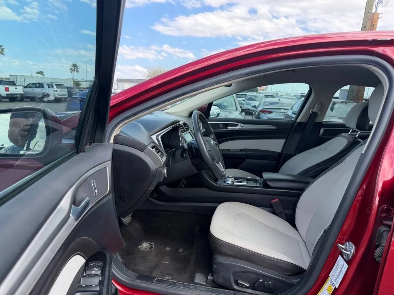 Used 2019 Ford Fusion SE w/ Equipment Group 151A FWD image 17
