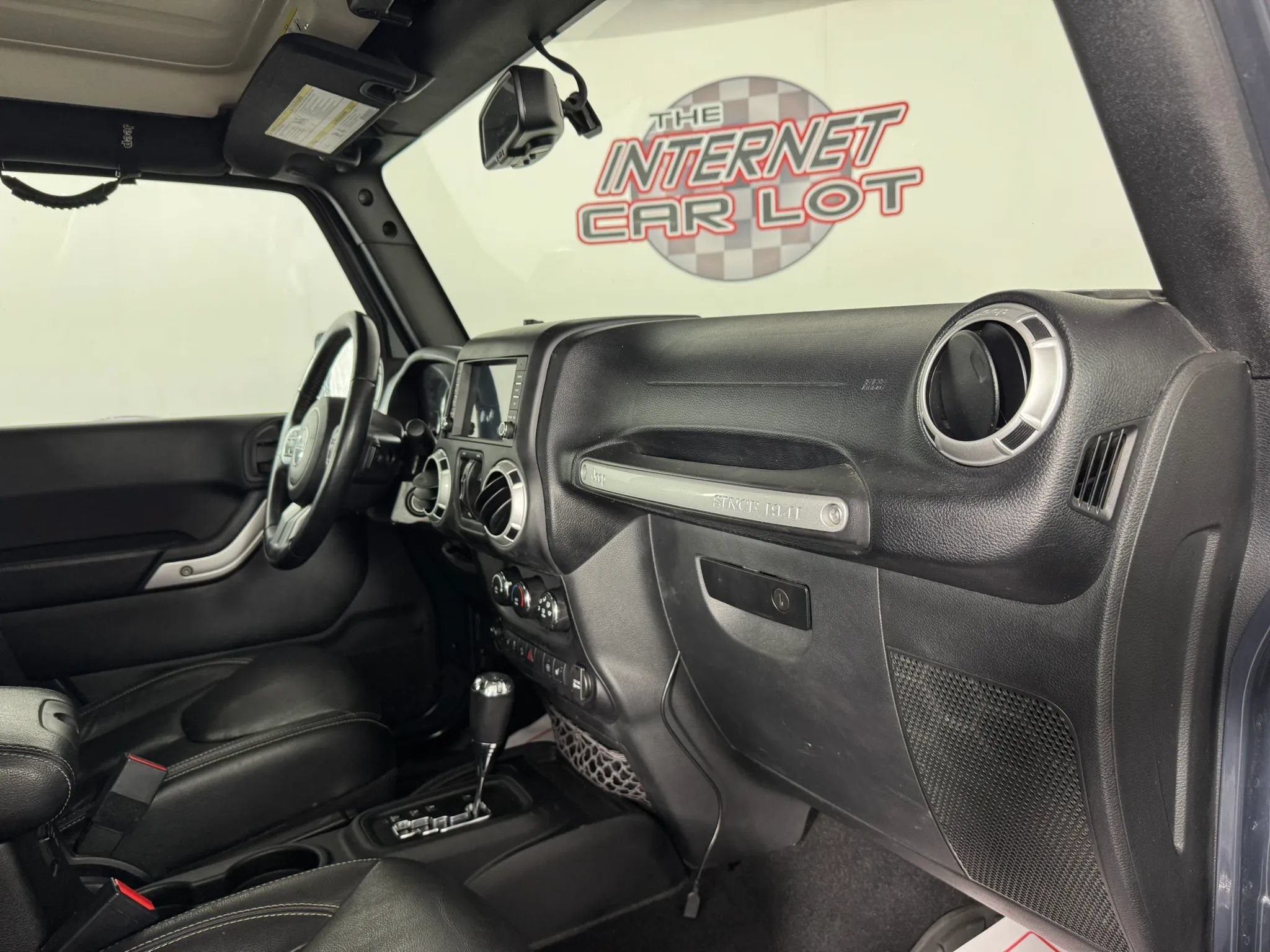 Used 2016 Jeep Wrangler Unlimited Rubicon AWD/4WD image 12