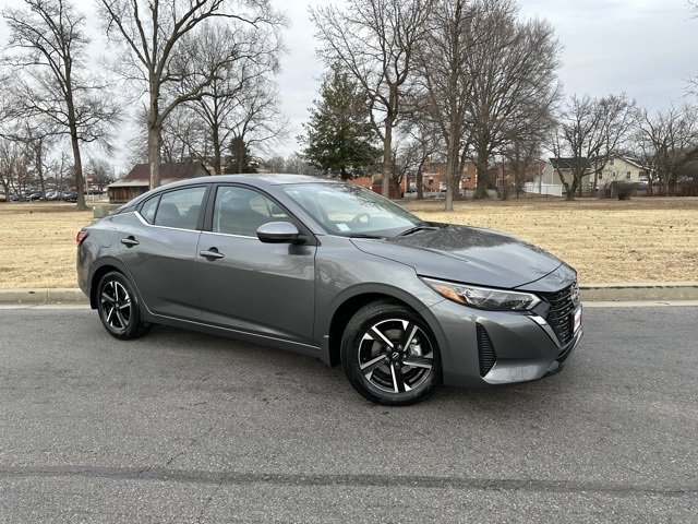 Used 2025 Nissan Sentra SV image 2