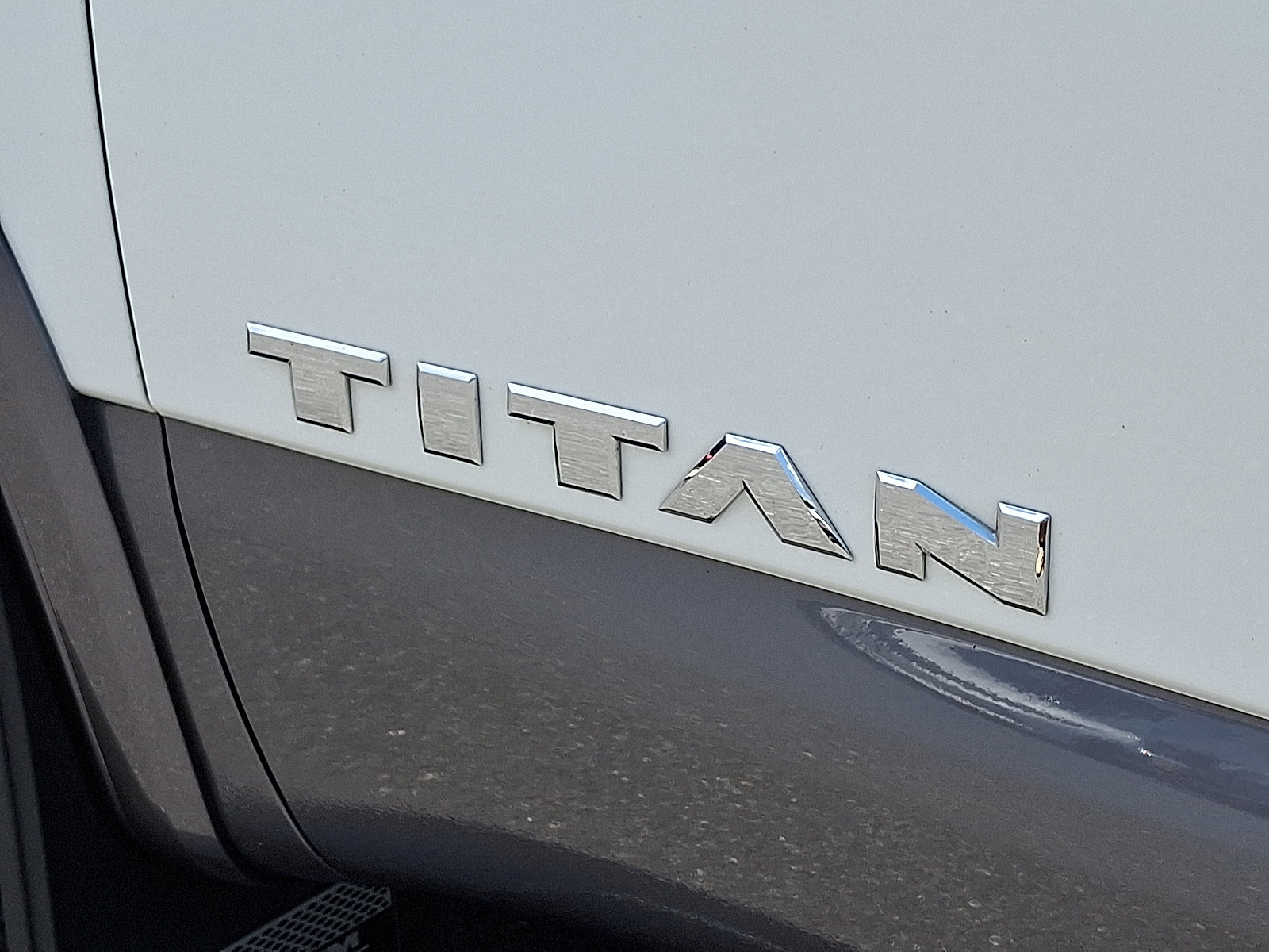 Used 2024 Nissan Titan Platinum Reserve w/ Moonroof Package image 30