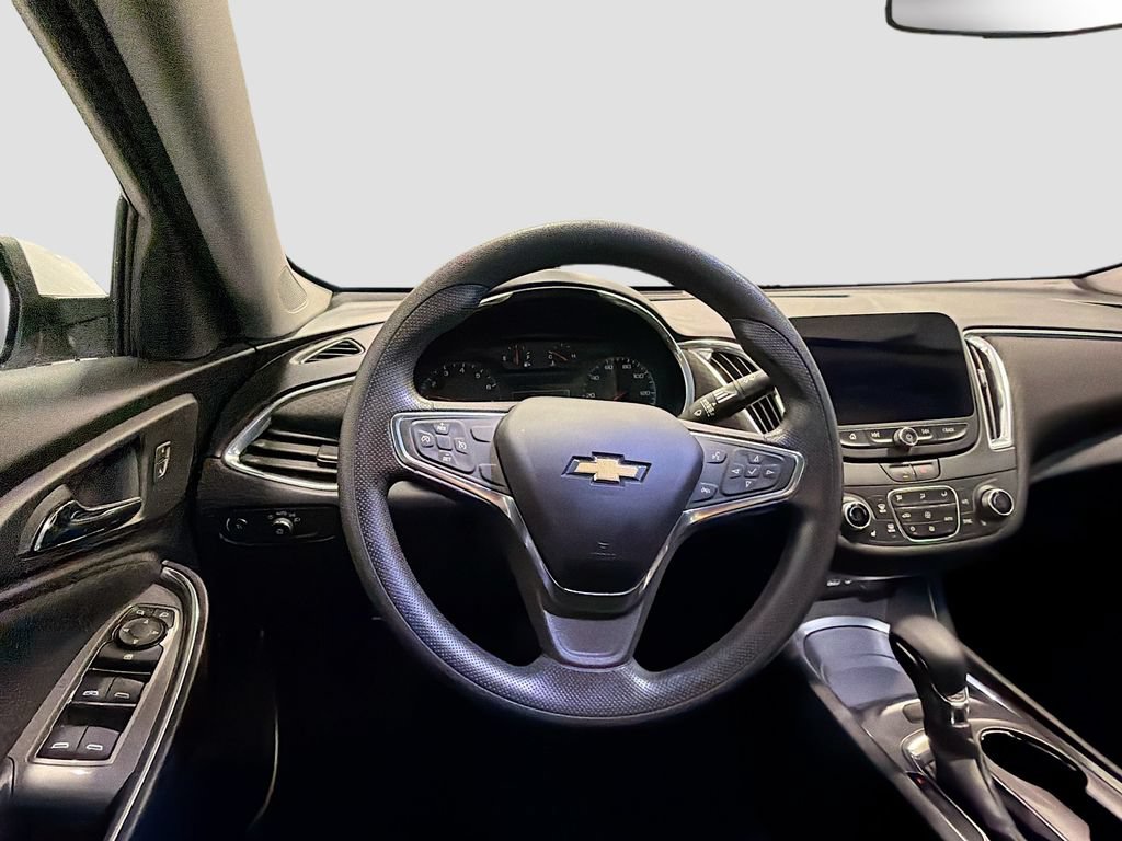 Used 2021 Chevrolet Malibu LT FWD image 9