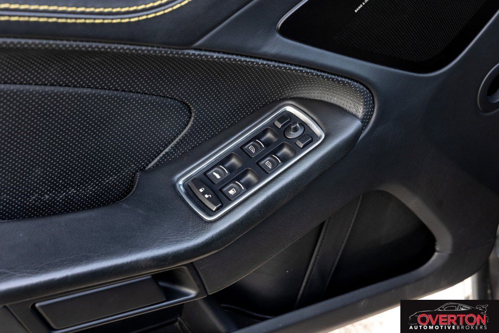 Used 2016 Aston Martin Vanquish Coupe image 19