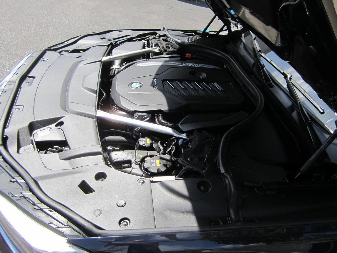 Used 2020 BMW 740i w/ Premium Package RWD image 15