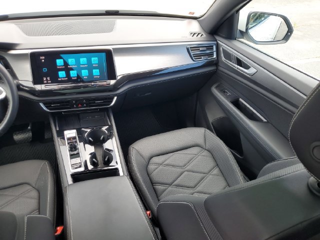 Certified 2025 Volkswagen Atlas Cross Sport SE w/ Panoramic Sunroof Package FWD image 9