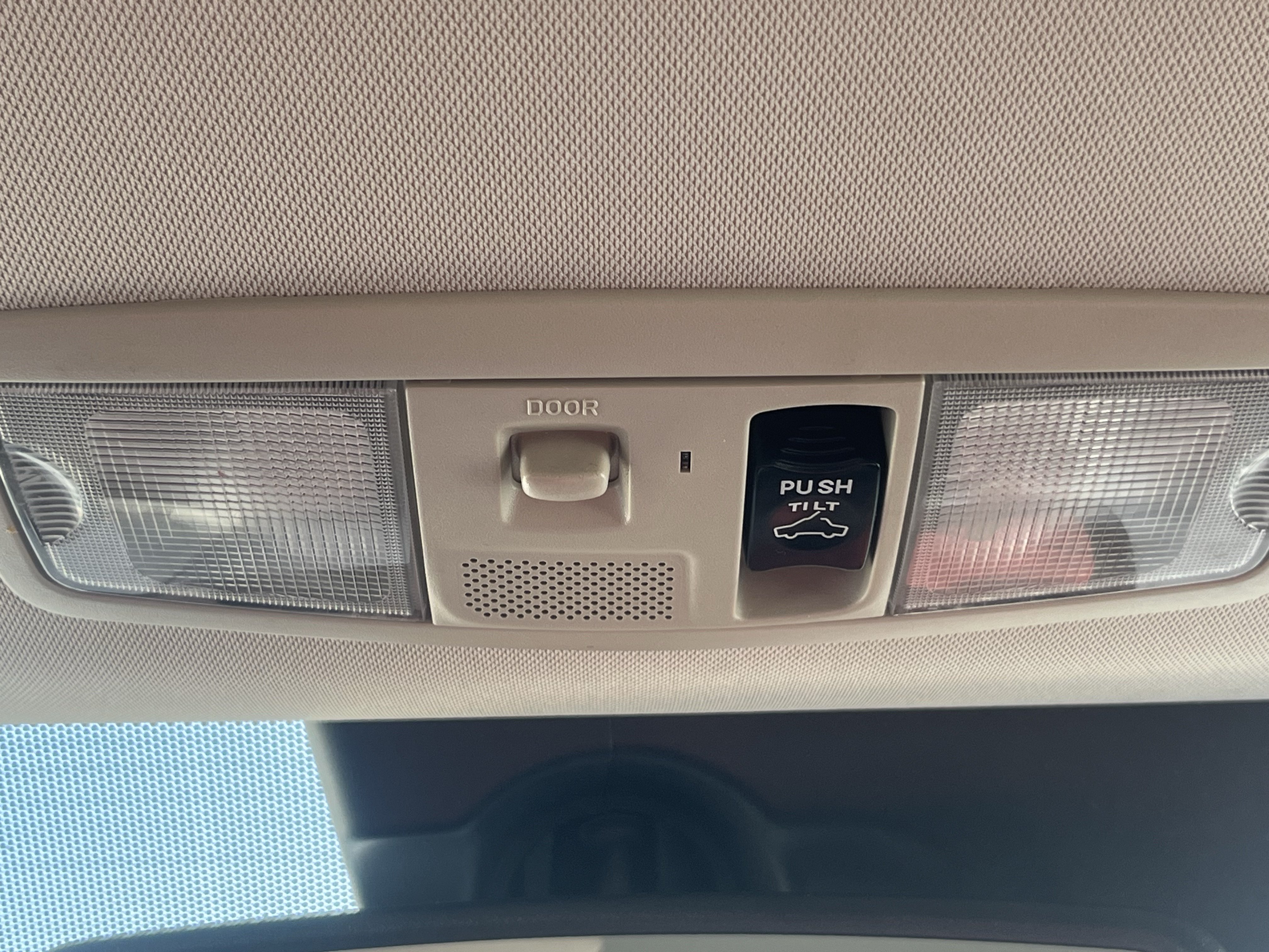 Used 2018 Mitsubishi Outlander GT AWD/4WD image 26