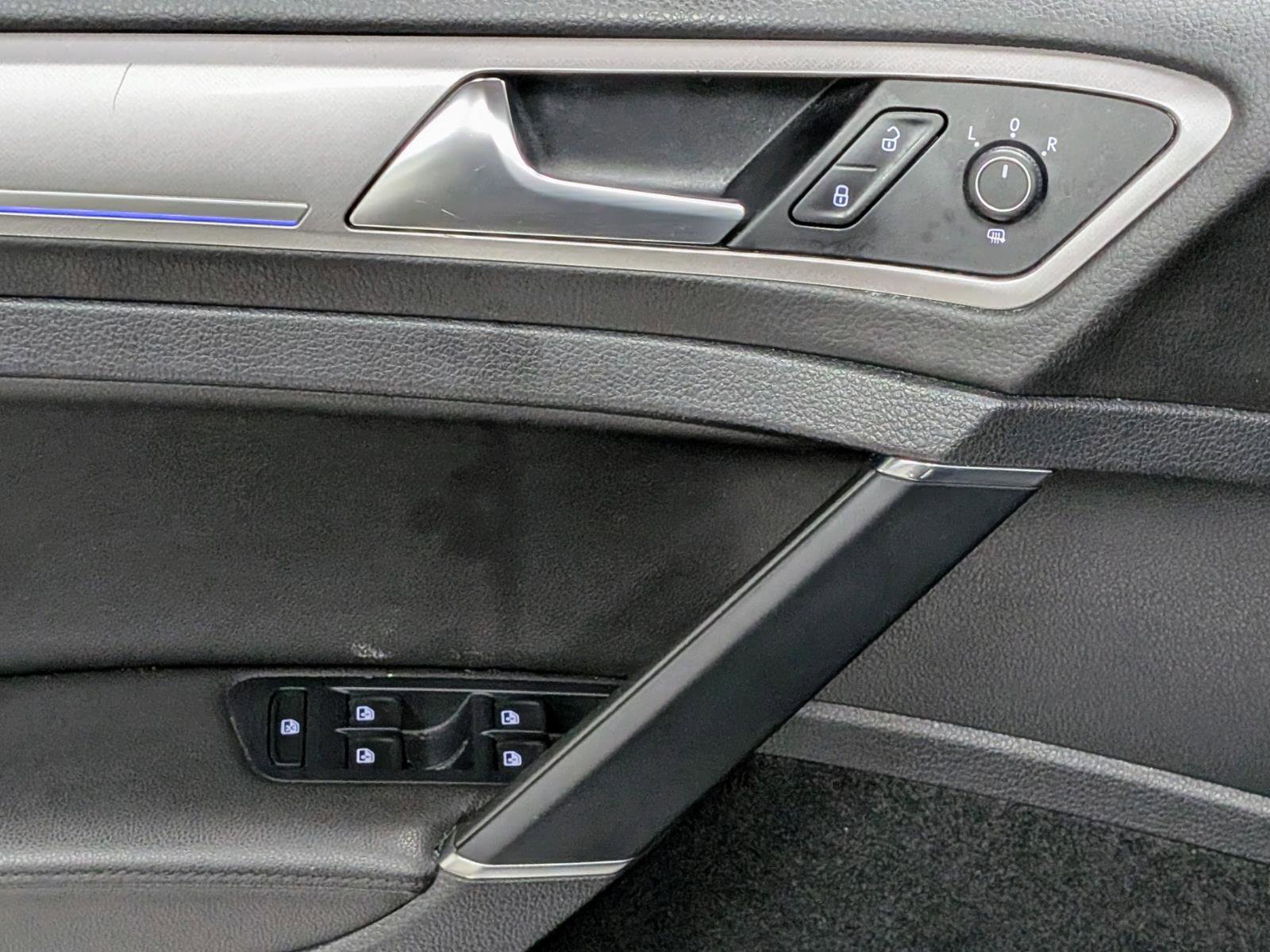 Used 2016 Volkswagen e-Golf SEL Premium w/ Driver Assistance Package FWD image 13