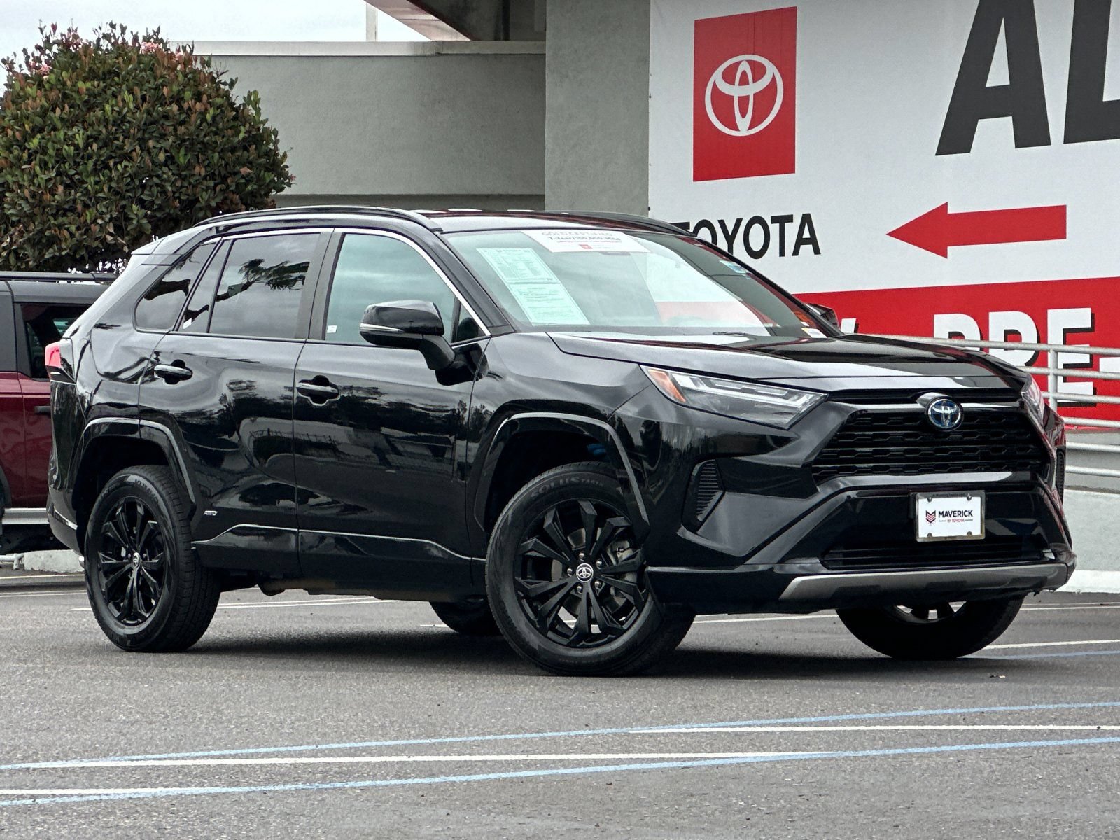 Used 2022 Toyota RAV4 SE w/ SE Grade Weather Package AWD/4WD image 8