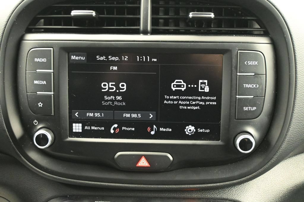 Used 2025 Kia Soul LX w/ LX Technology Package FWD image 22