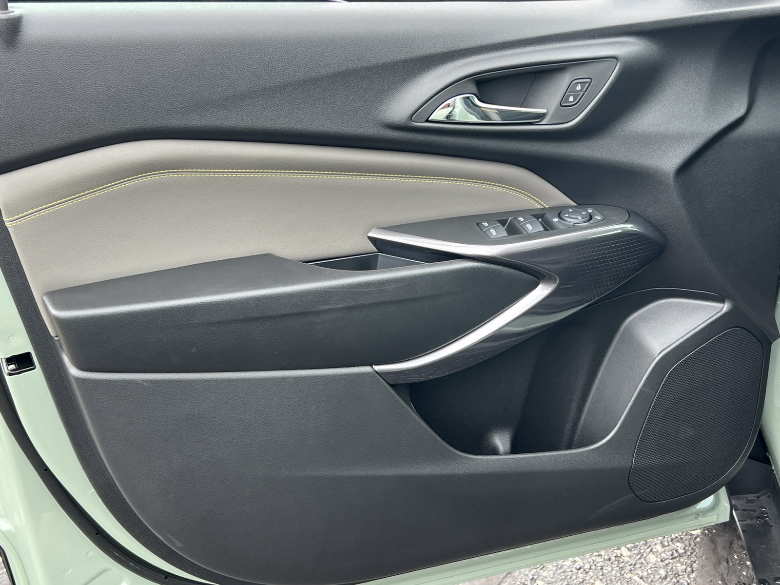 New 2026 Chevrolet Trax ACTIV w/ Sunroof Package FWD image 14