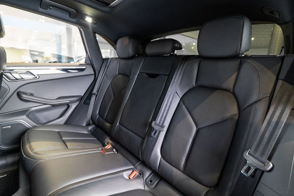 New 2026 Porsche Macan AWD/4WD image 35